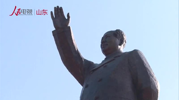 人民网--全国文明村后八里沟村立毛泽东铜像祈精神力量