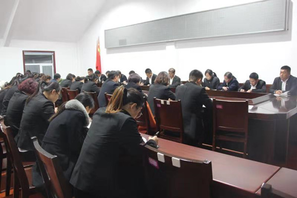 2018年10月8日，后八里沟村党委召开《2018年度确定党员发展对象》主题会议。